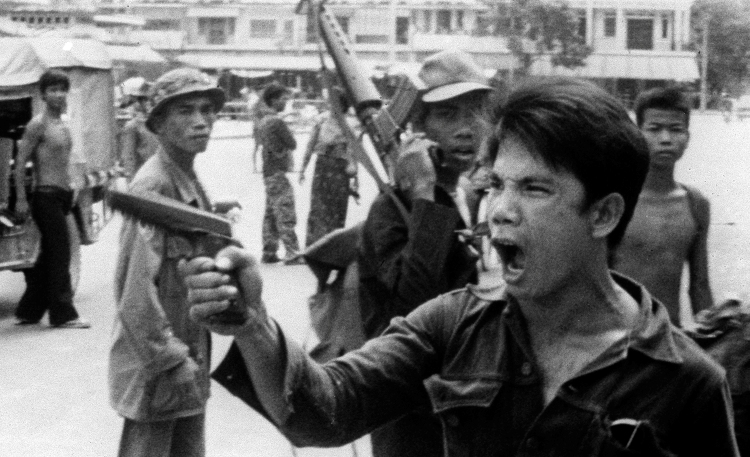 Khmer Đỏ tiếp quản Phnom Penh