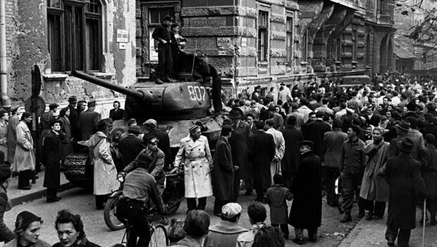23-10-1956-hungarian-protest-turns-violent