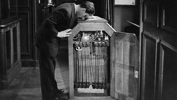 Thomas Edison nhận bằng sáng chế cho Kinetograph